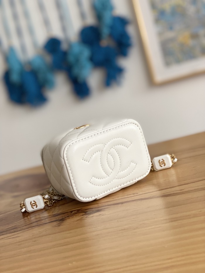 Handbag Chanel  81218  size  11 8.5 7  cm