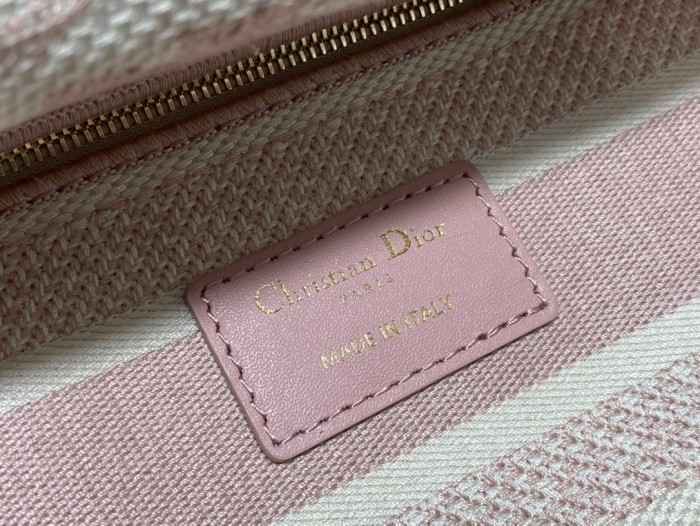  Handbag   Dior  size  24 cm