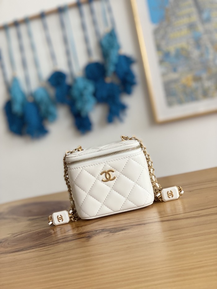 Handbag Chanel  81218  size  11 8.5 7  cm