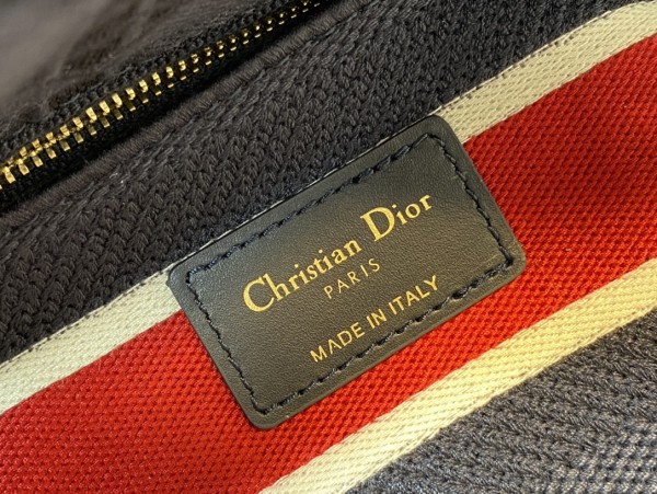  Handbag   Dior  size 24 cm