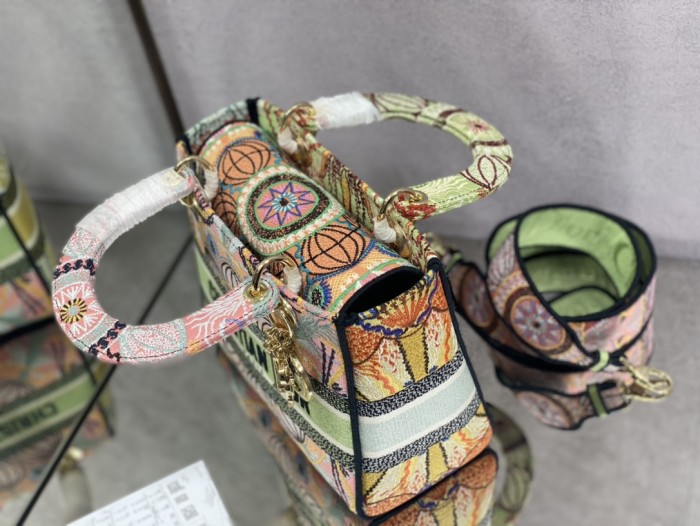 Handbag   Dior  size 24 cm