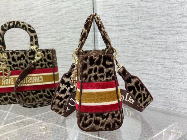  Handbag   Dior  size  24 cm