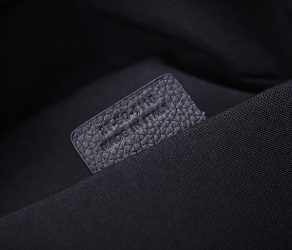  Handbag   Dior   size 21 x 32 x 10  cm