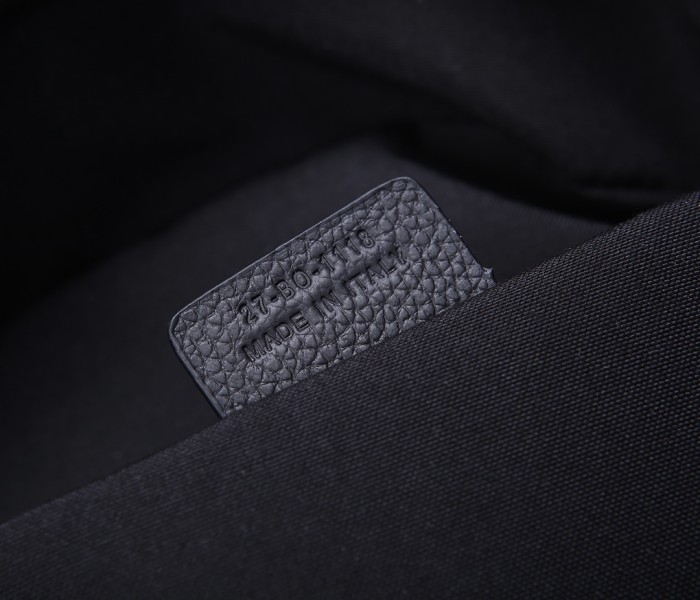  Handbag   Dior   size 21 x 32 x 10  cm