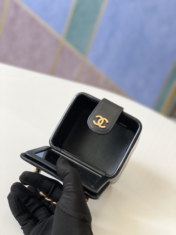 Handbag    Chanel  size  11*9.5*8.5 cm