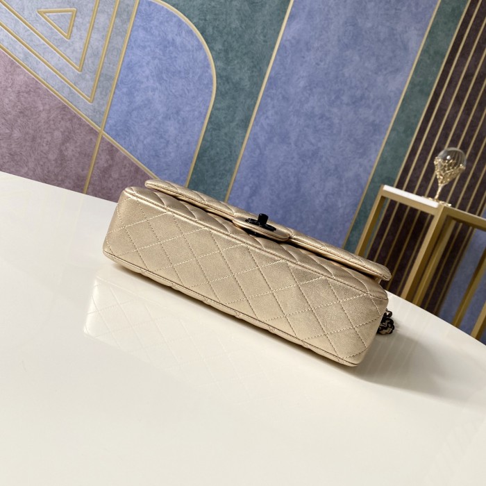 Handbag   Chanel 112  size  25 cm