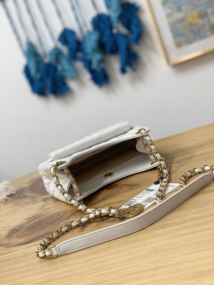 Handbag  Chanel  AS3710 size 17×19×6 cm