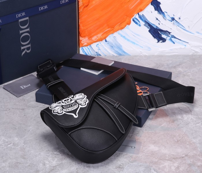  Handbag   Dior  CD93305  size  20x28.6x5 cm