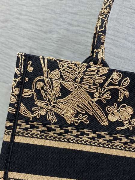  Handbag   Dior   size  36*18*28 cm