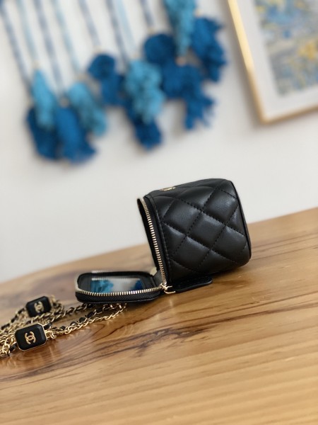 Handbag Chanel  81218 size 11 8.5 7 cm