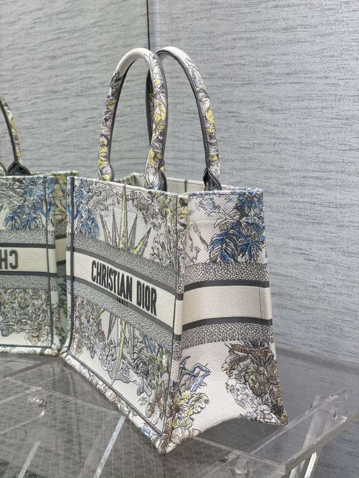  Handbag   Dior  size  36*18*28 cm