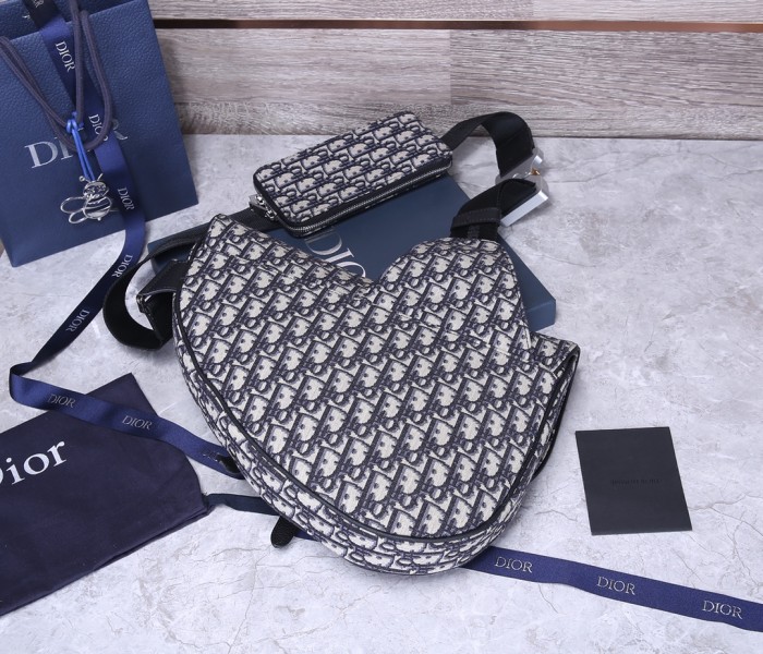  Handbag   Dior  93323  size  34 x 25.5 x 5  cm