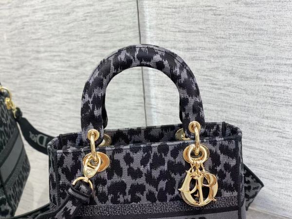 Handbag   Dior  size  24 cm