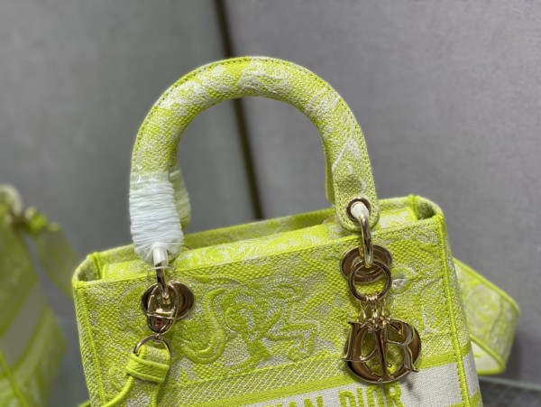 Handbag   Dior  size  24 cm