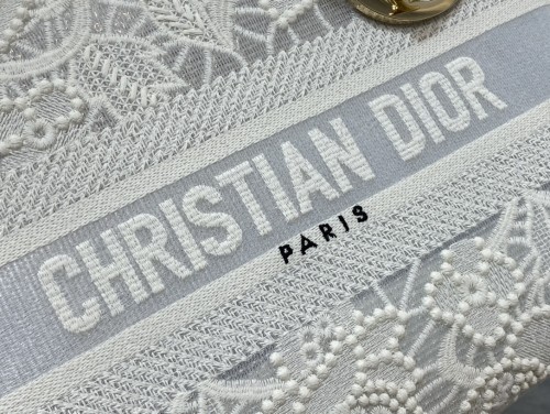  Handbag   Dior  size 24 cm