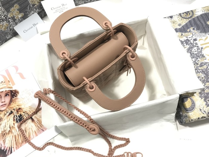 Handbag  Dior  M0505  size  17 x 15 x 7  cm