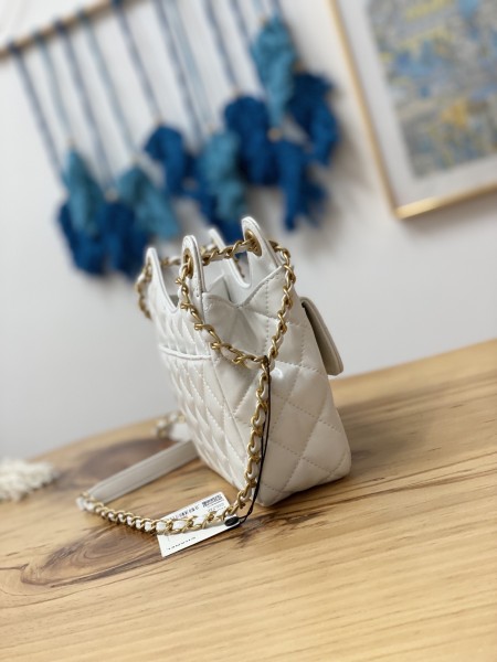 Handbag  Chanel  AS3710 size 17×19×6 cm