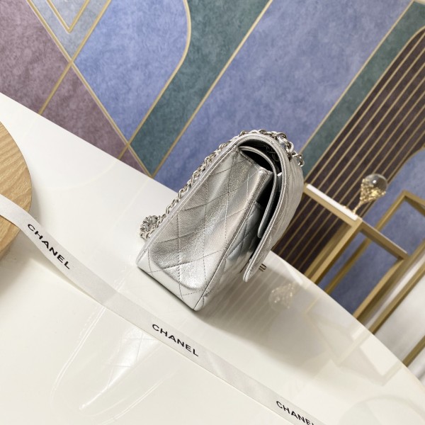 Handbag   Chanel 112  size  25 cm