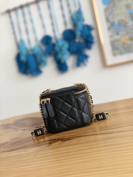 Handbag Chanel  81218 size 11 8.5 7 cm