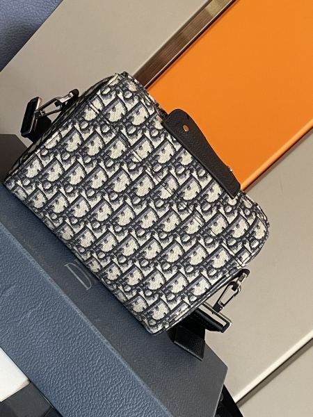  Handbag   Dior  93359  size  22x 15x 6  cm