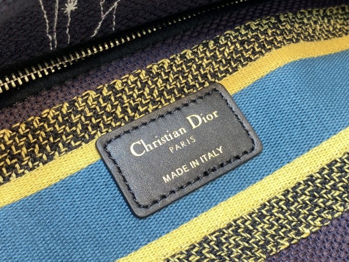  Handbag   Dior  size 24 cm