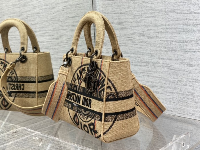  Handbag   Dior  size  24*20*11 cm