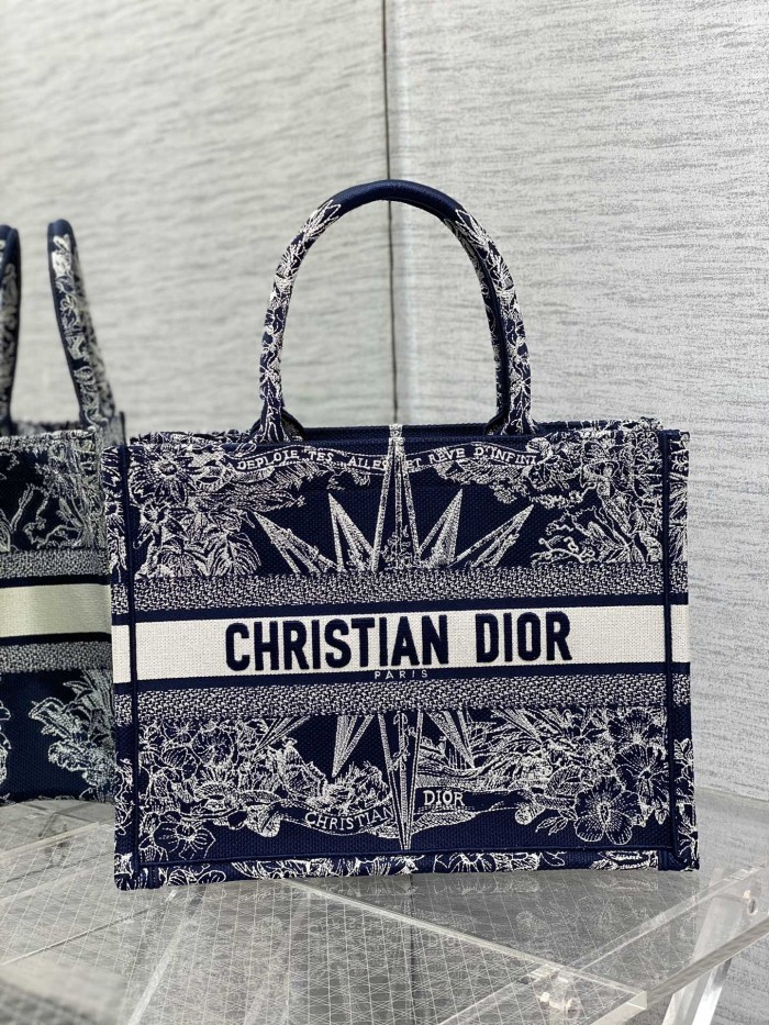 Handbag   Dior  size  36*18*28 cm