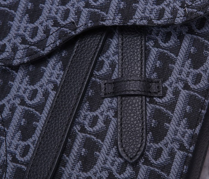  Handbag   Dior   CD93306  size  16*21*5  cm