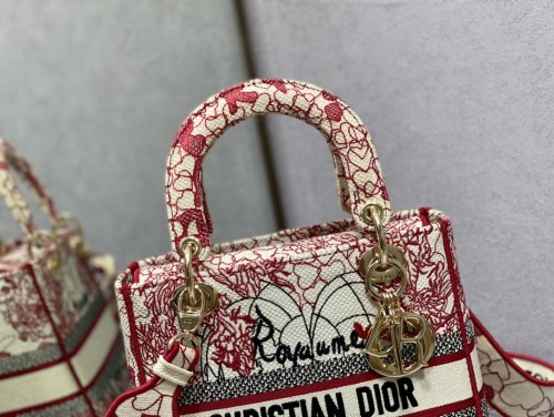  Handbag   Dior  size  24 cm