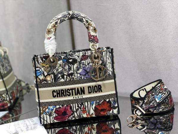 Handbag   Dior  size  24 cm