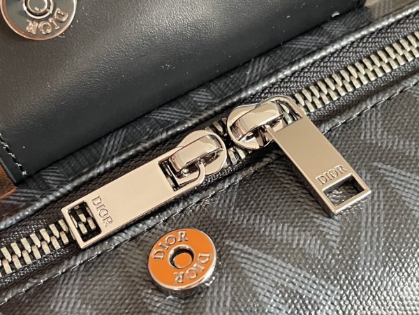  Handbag   Dior  D93335  size  21.5-11-12.5  cm