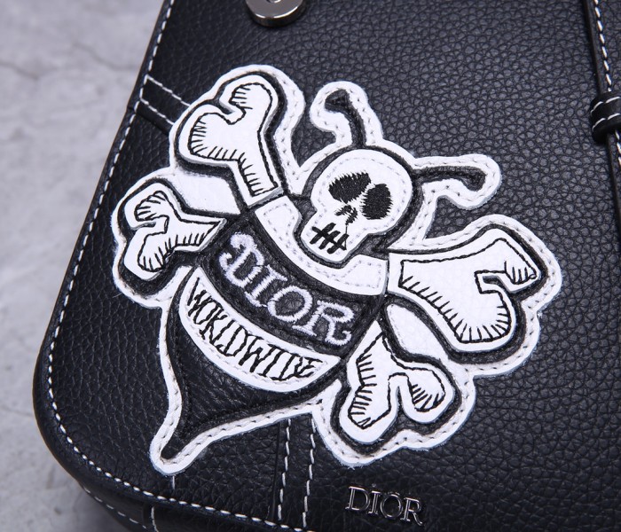  Handbag   Dior  CD93306  size  16*21*5  cm