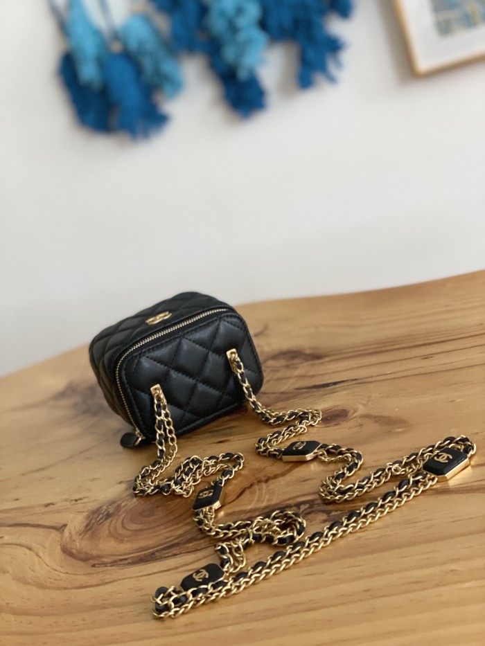 Handbag Chanel  81218 size 11 8.5 7 cm