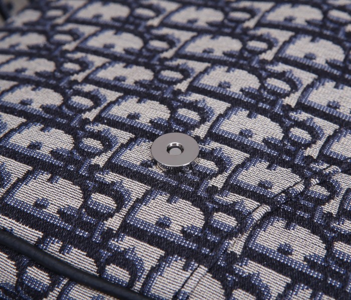  Handbag   Dior  93323  size  34 x 25.5 x 5  cm