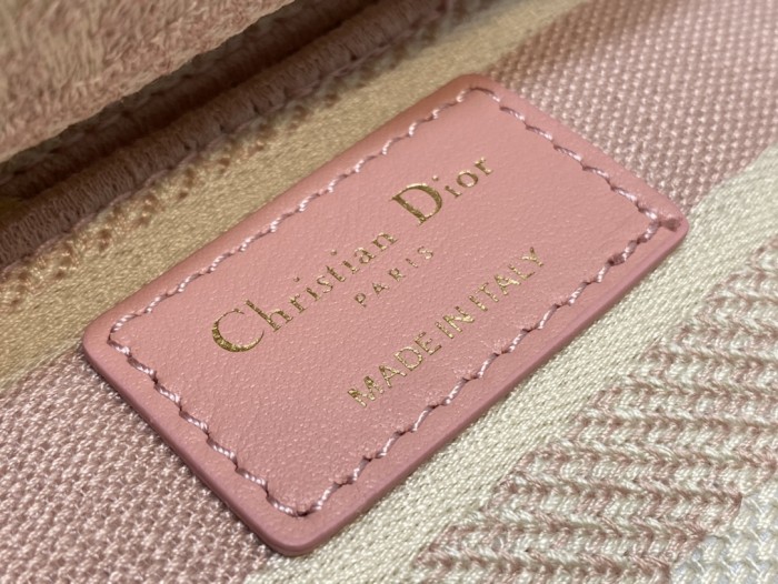 Handbag   Dior   size 𝟏𝟕 𝐜𝐦