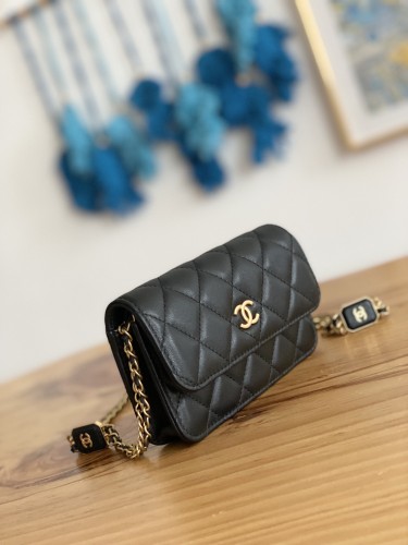 Handbag  Chanel   81216  size 15.2 9.5   3.5 cm