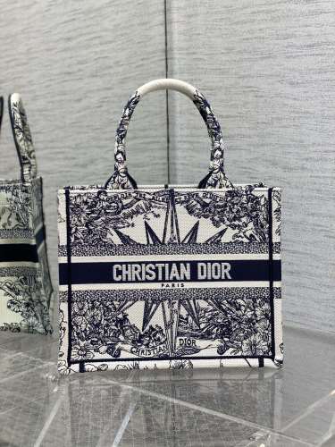  Handbag   Dior  size 26*8*22 cm