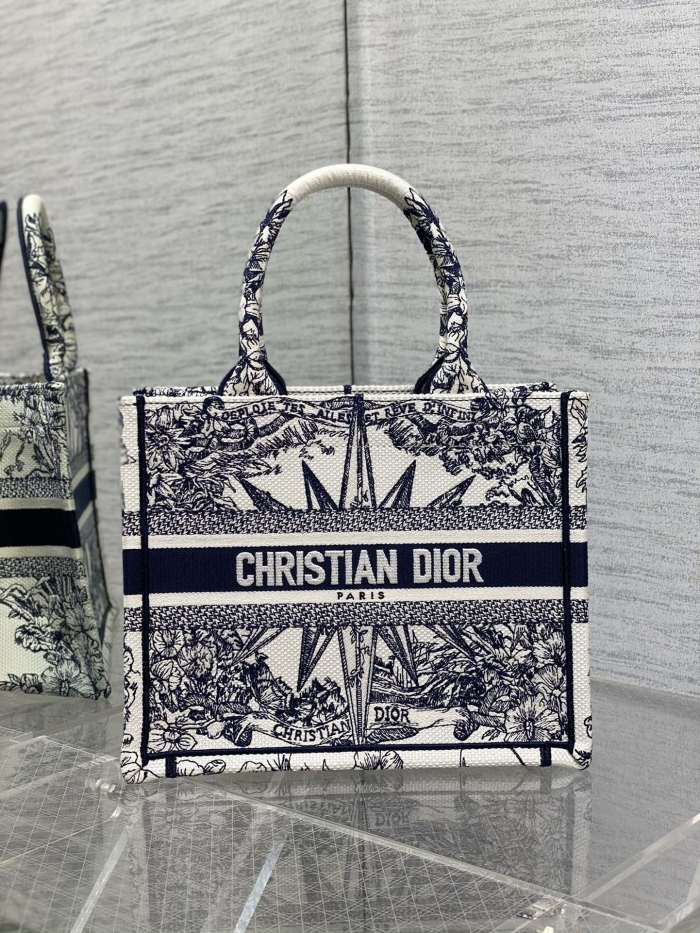  Handbag   Dior  size 26*8*22 cm