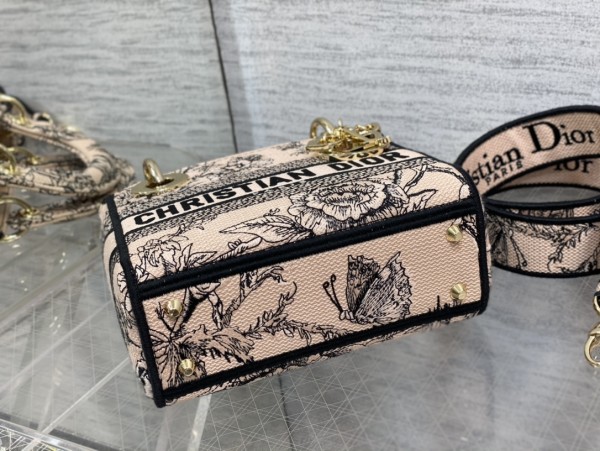   Handbag  Dior  size  17*7*15 cm