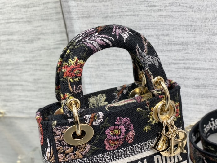   Handbag  Dior  size  17*7*15 cm  