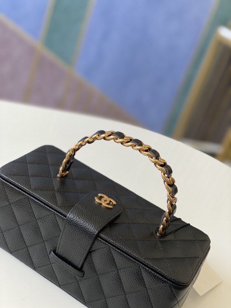 Handbag    Chanel  01919  size 22 10 8.5 cm