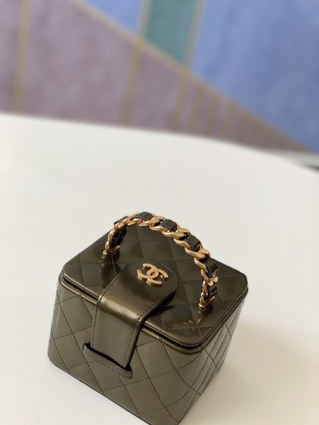 Handbag   Chanel size  11*9.5*8.5 cm