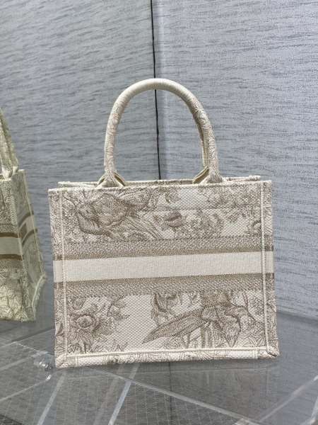 Handbag   Dior size   26*8*22 cm