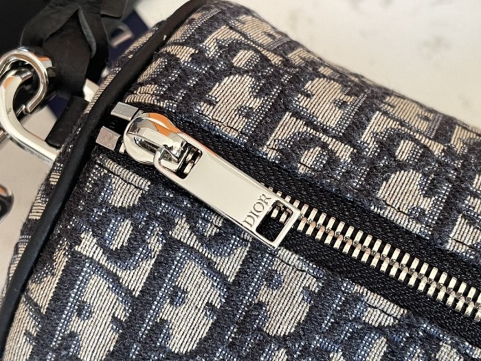  Handbag   Dior  93304  size  21.3x12.5x12.5 cm