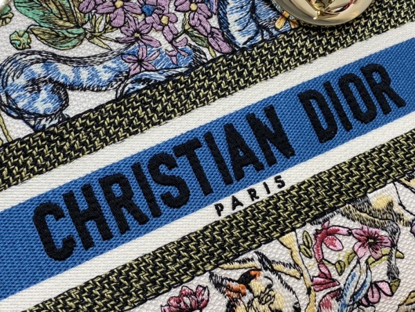  Handbag   Dior  size  24 cm