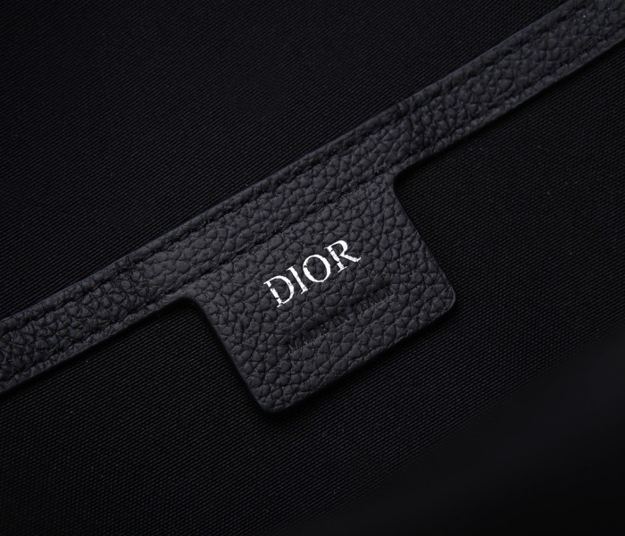  Handbag   Dior  size  21 x 32 x 10  cm