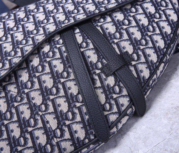  Handbag   Dior  93323  size  34 x 25.5 x 5  cm