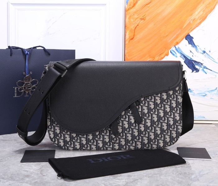 Handbag   Dior   93355  size   36.5*24.5*5.5  cm