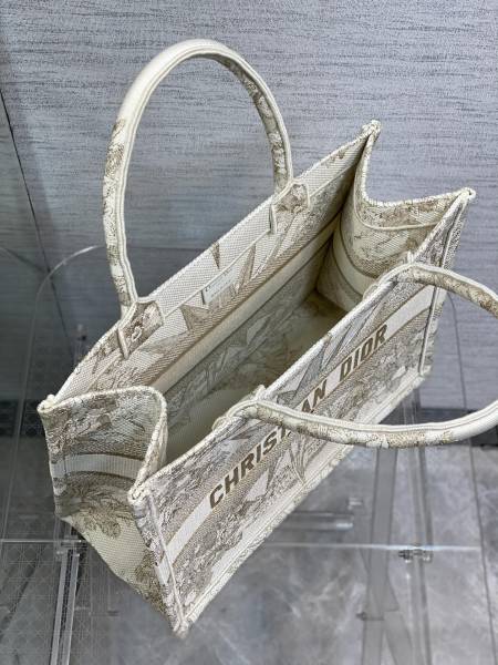  Handbag   Dior  size  36*18*28 cm