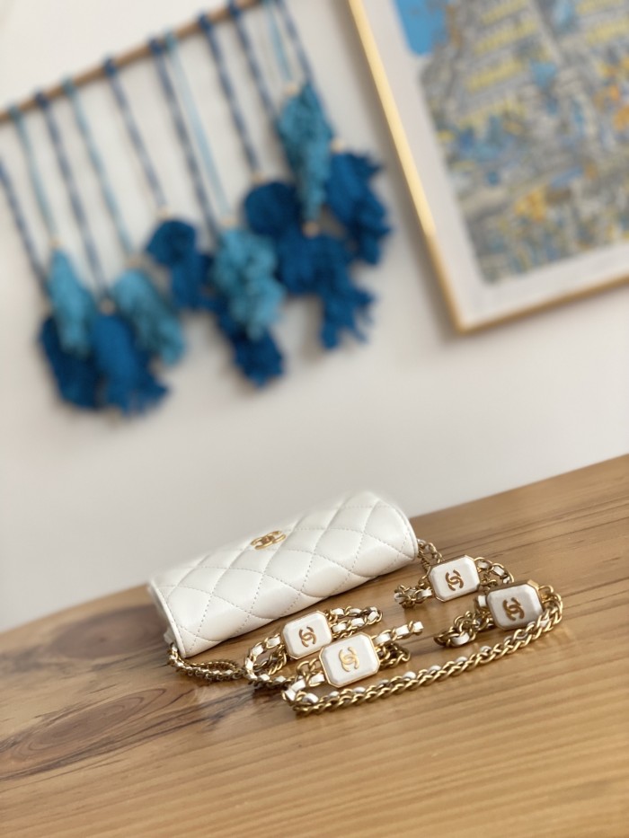 Handbag  Chanel  81216 size 15.2 9.5   3.5 cm